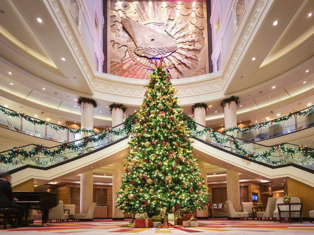The Christmas tree in the Grand Lobby on board Cunard's Queen Mary 2.
Picture date: Thursday December 15, 2016.
Photograph by Christopher Ison ©
07544044177
chris@christopherison.com
www.christopherison.com