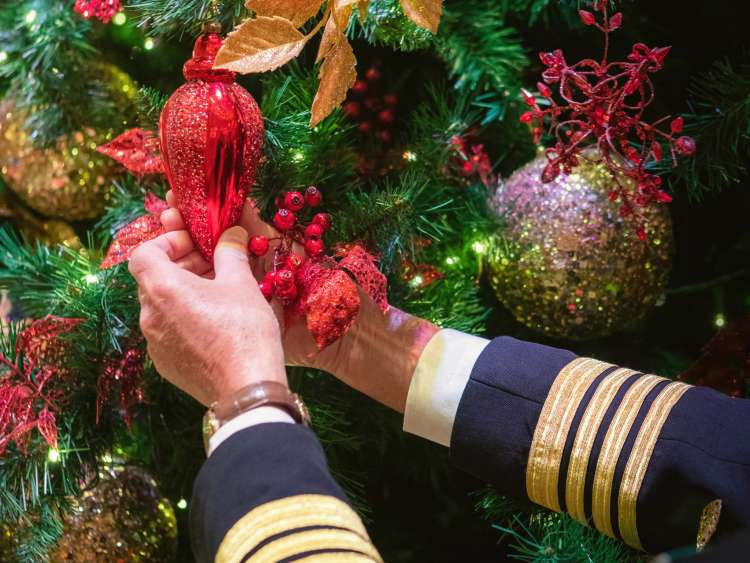 Christmas decorations and tree in the Grand Lobby of the Cunard flagship Queen Mary 2.
Picture date: Sunday December 15, 2019.
Photograph by Christopher Ison ©
07544044177
chris@christopherison.com
www.christopherison.com