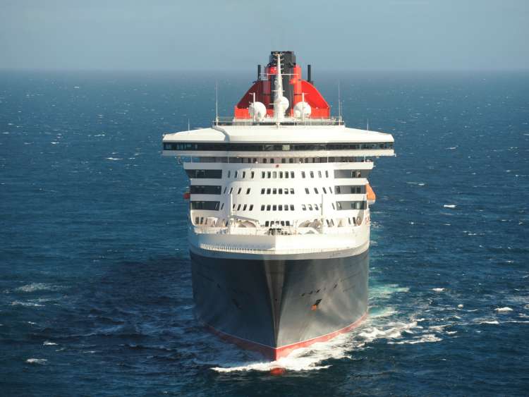 Queen Mary 2 at sea