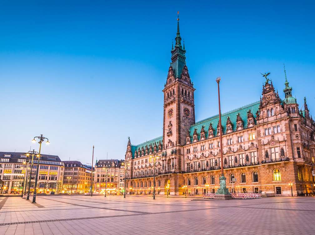 Queen Mary 2 Luxury Cruise Ship Explore With Cunard