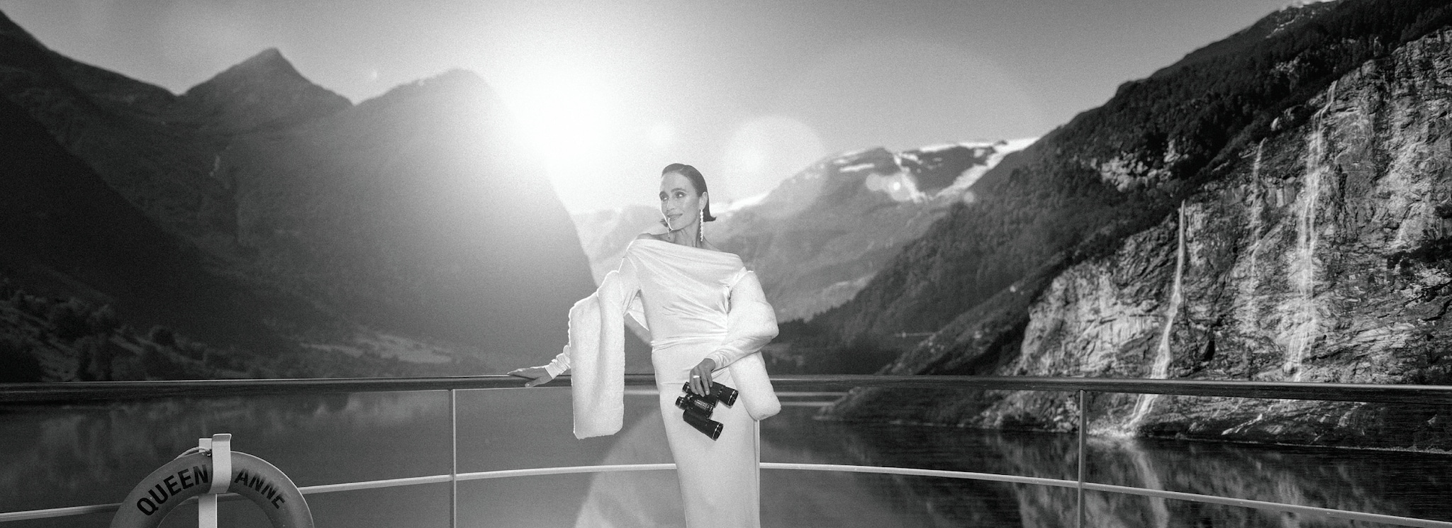 {"metadata_en_GB":{"alt-text":"A women standing on the bow of Queen Anne holding binoculars"},"metadata_de_DE":{"alt-text":"A women standing on the bow of Queen Anne holding binoculars"},"metadata_en_AU":{"alt-text":"A women standing on the bow of Queen Anne holding binoculars"},"metadata_en_US":{"alt-text":"A women standing on the bow of Queen Anne holding binoculars"},"metadata_ja_JP":{"alt-text":"A women standing on the bow of Queen Anne holding binoculars"}}