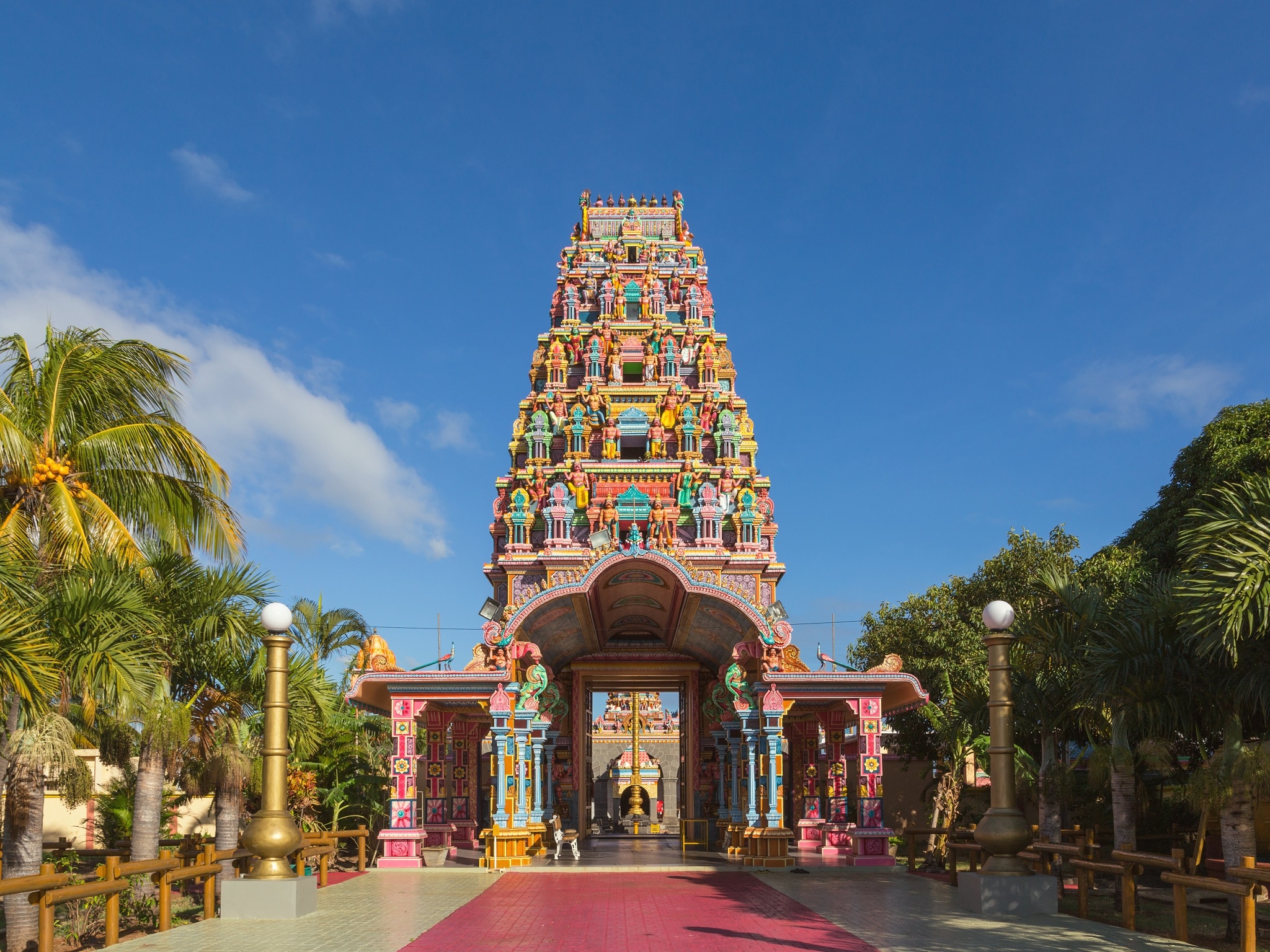 {"metadata_en_GB":{"alt-text":"Kalaisson Temple Port Louis Mauritius."},"metadata_de_DE":{"alt-text":"Kalaisson Temple Port Louis Mauritius."},"metadata_en_AU":{"alt-text":"Kalaisson Temple Port Louis Mauritius."},"metadata_en_US":{"alt-text":"Kalaisson Temple Port Louis Mauritius."}}