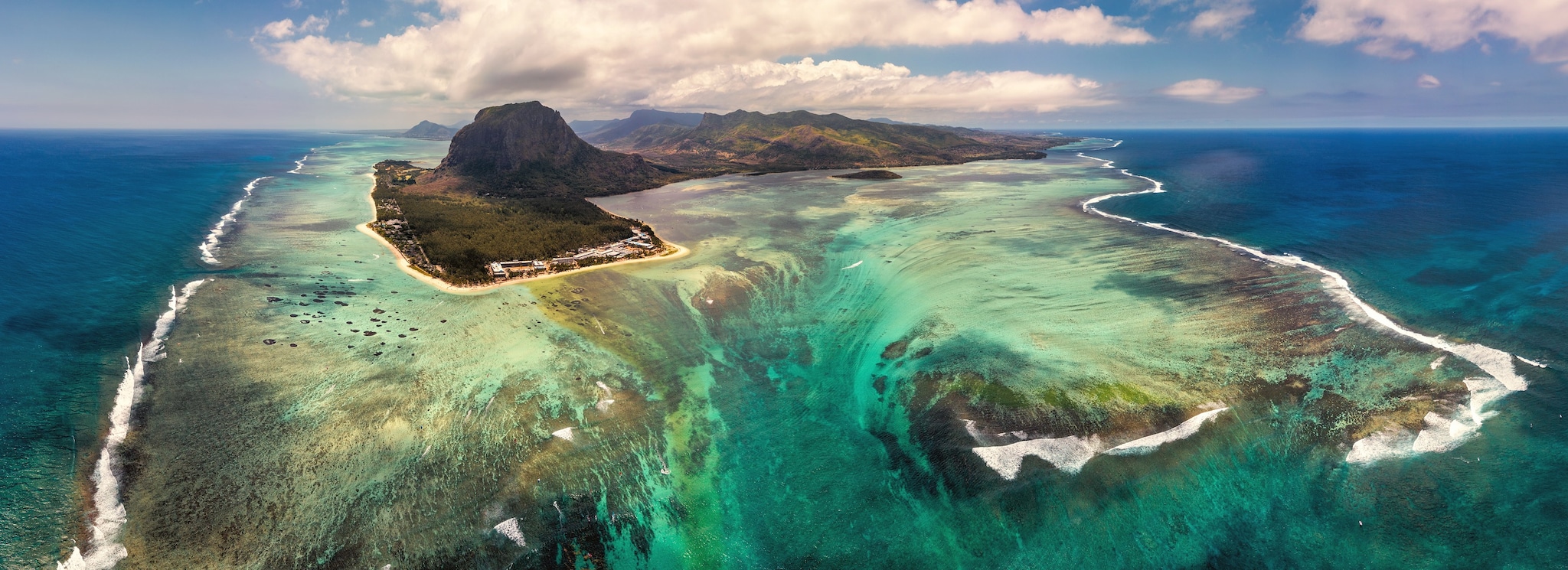 {"metadata_en_GB":{"alt-text":"Mauritius, Indian Ocean"},"metadata_de_DE":{"alt-text":"Mauritius, Indian Ocean"},"metadata_en_AU":{"alt-text":"Mauritius, Indian Ocean"},"metadata_en_US":{"alt-text":"Mauritius, Indian Ocean"}}