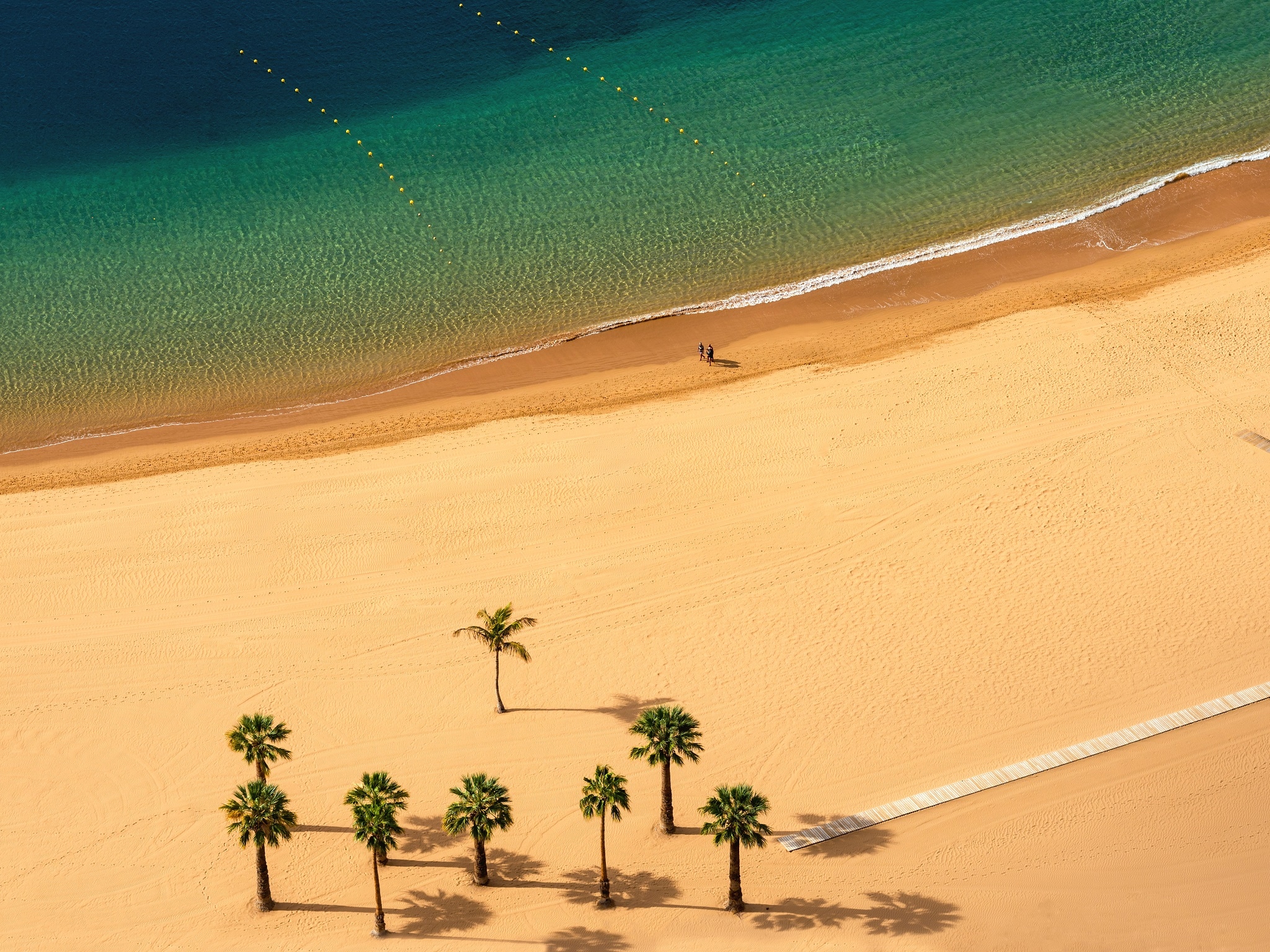 {"metadata_en_GB":{"alt-text":"An aerial view of Playa de las Terisitas beach on the Canary Island of Tenerife."},"metadata_de_DE":{"alt-text":"An aerial view of Playa de las Terisitas beach on the Canary Island of Tenerife."},"metadata_en_AU":{"alt-text":"An aerial view of Playa de las Terisitas beach on the Canary Island of Tenerife."},"metadata_en_US":{"alt-text":"An aerial view of Playa de las Terisitas beach on the Canary Island of Tenerife."}}