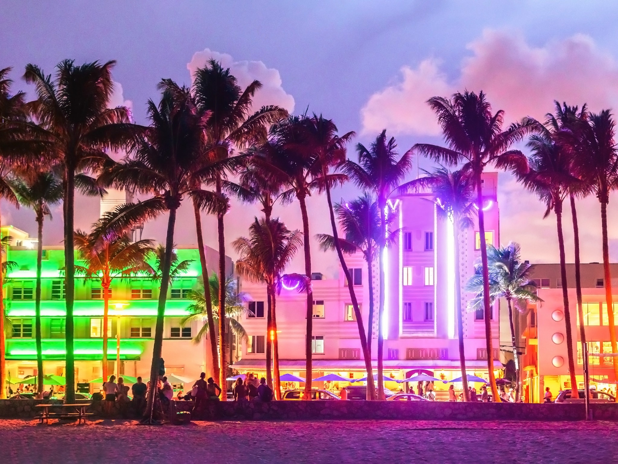 {"metadata_en_GB":{"alt-text":"Miami Beach Ocean Drive hotels and restaurants at sunset"},"metadata_en_AU":{"alt-text":"Miami Beach Ocean Drive hotels and restaurants at sunset"},"metadata_en_US":{"alt-text":"Miami Beach Ocean Drive hotels and restaurants at sunset"}}