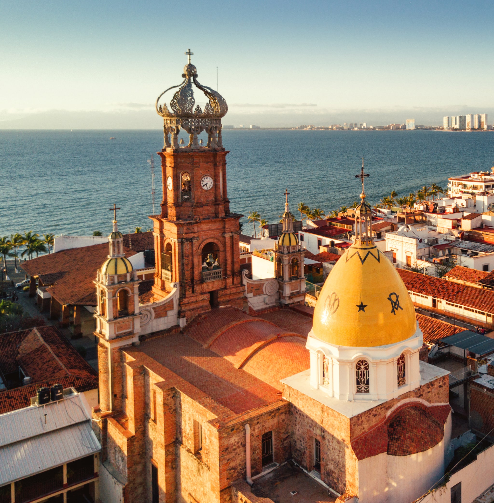{"metadata_en_GB":{"alt-text":"Panoramic Aerial View of Puerto Vallarta Skyline in Mexico."},"metadata_de_DE":{"alt-text":"Panoramic Aerial View of Puerto Vallarta Skyline in Mexico."},"metadata_en_AU":{"alt-text":"Panoramic Aerial View of Puerto Vallarta Skyline in Mexico."},"metadata_en_US":{"alt-text":"Panoramic Aerial View of Puerto Vallarta Skyline in Mexico."}}