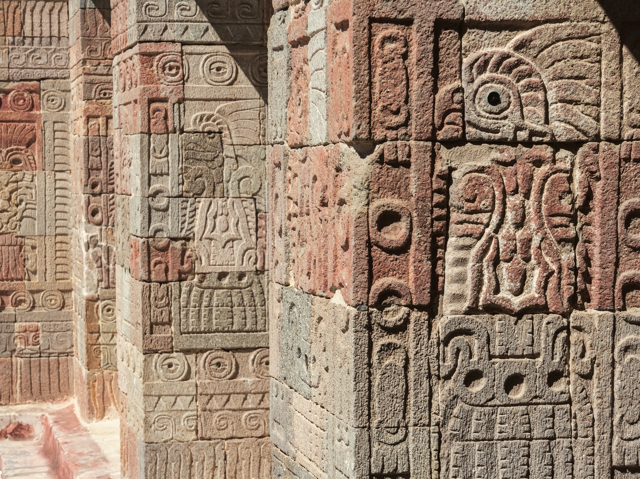 {"metadata_en_GB":{"alt-text":"Carved quetzal on the pillar of Quetzalpapalotl Palace at Teotihuacan in Mexico City, Mexico."},"metadata_de_DE":{"alt-text":"Carved quetzal on the pillar of Quetzalpapalotl Palace at Teotihuacan in Mexico City, Mexico."},"metadata_en_AU":{"alt-text":"Carved quetzal on the pillar of Quetzalpapalotl Palace at Teotihuacan in Mexico City, Mexico."},"metadata_en_US":{"alt-text":"Carved quetzal on the pillar of Quetzalpapalotl Palace at Teotihuacan in Mexico City, Mexico."}}