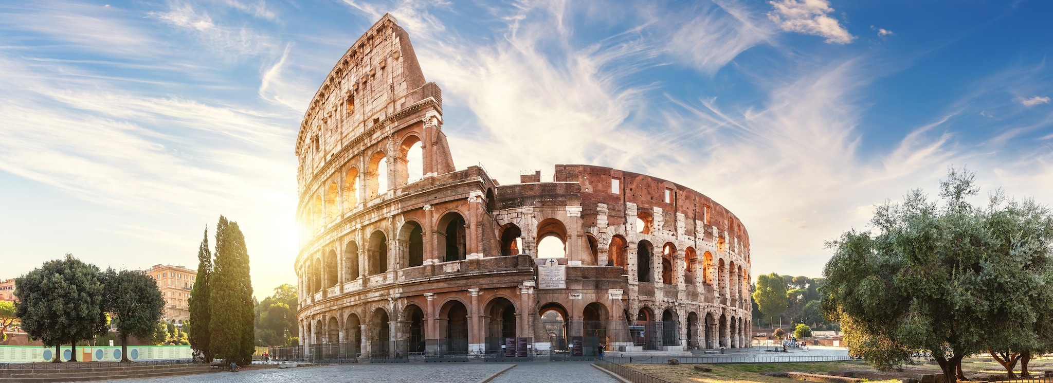 {"metadata_en_GB":{"alt-text":"Roman Colosseum at sunset, summer view with no people, Italy."},"metadata_en_AU":{"alt-text":"Roman Colosseum at sunset, summer view with no people, Italy."},"metadata_en_US":{"alt-text":"Roman Colosseum at sunset, summer view with no people, Italy."}}