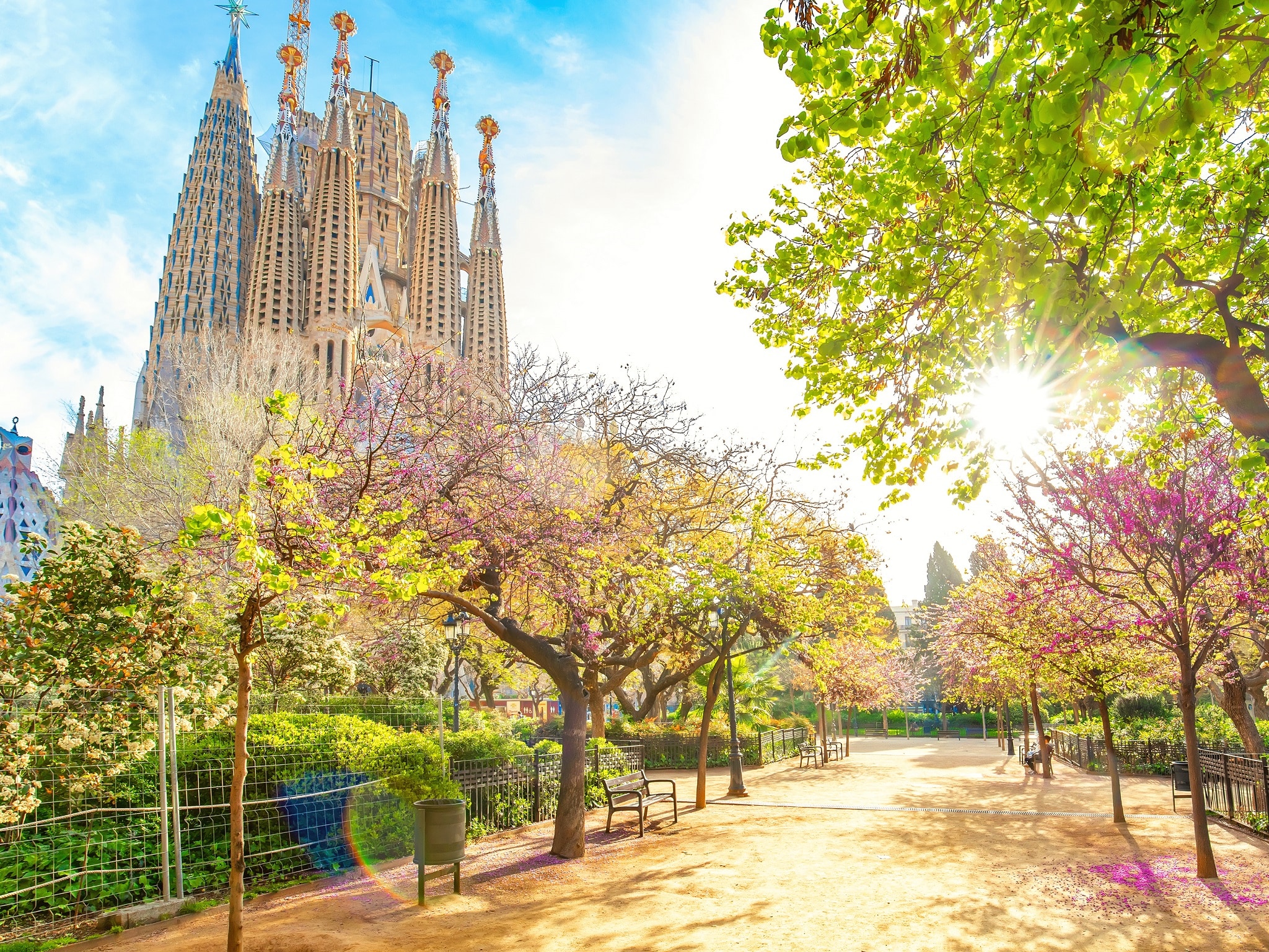 {"metadata_en_GB":{"alt-text":"Blooming spring park in Barcelona city centre, Spain travel photo"},"metadata_en_AU":{"alt-text":"Blooming spring park in Barcelona city centre, Spain travel photo"},"metadata_en_US":{"alt-text":"Blooming spring park in Barcelona city centre, Spain travel photo"}}