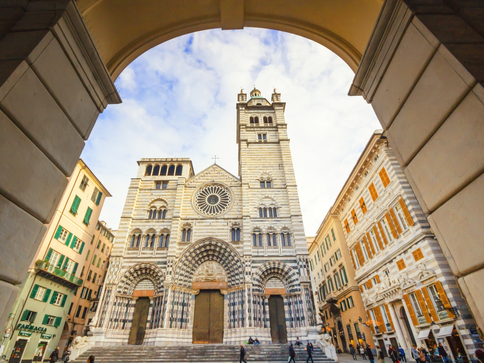 {"metadata_en_GB":{"alt-text":"Cathedral and famous in the city center in Genoa Italy, Cattedrale di San Lorenzo"},"metadata_en_AU":{"alt-text":"Cathedral and famous in the city center in Genoa Italy, Cattedrale di San Lorenzo"},"metadata_en_US":{"alt-text":"Cathedral and famous in the city center in Genoa Italy, Cattedrale di San Lorenzo"}}