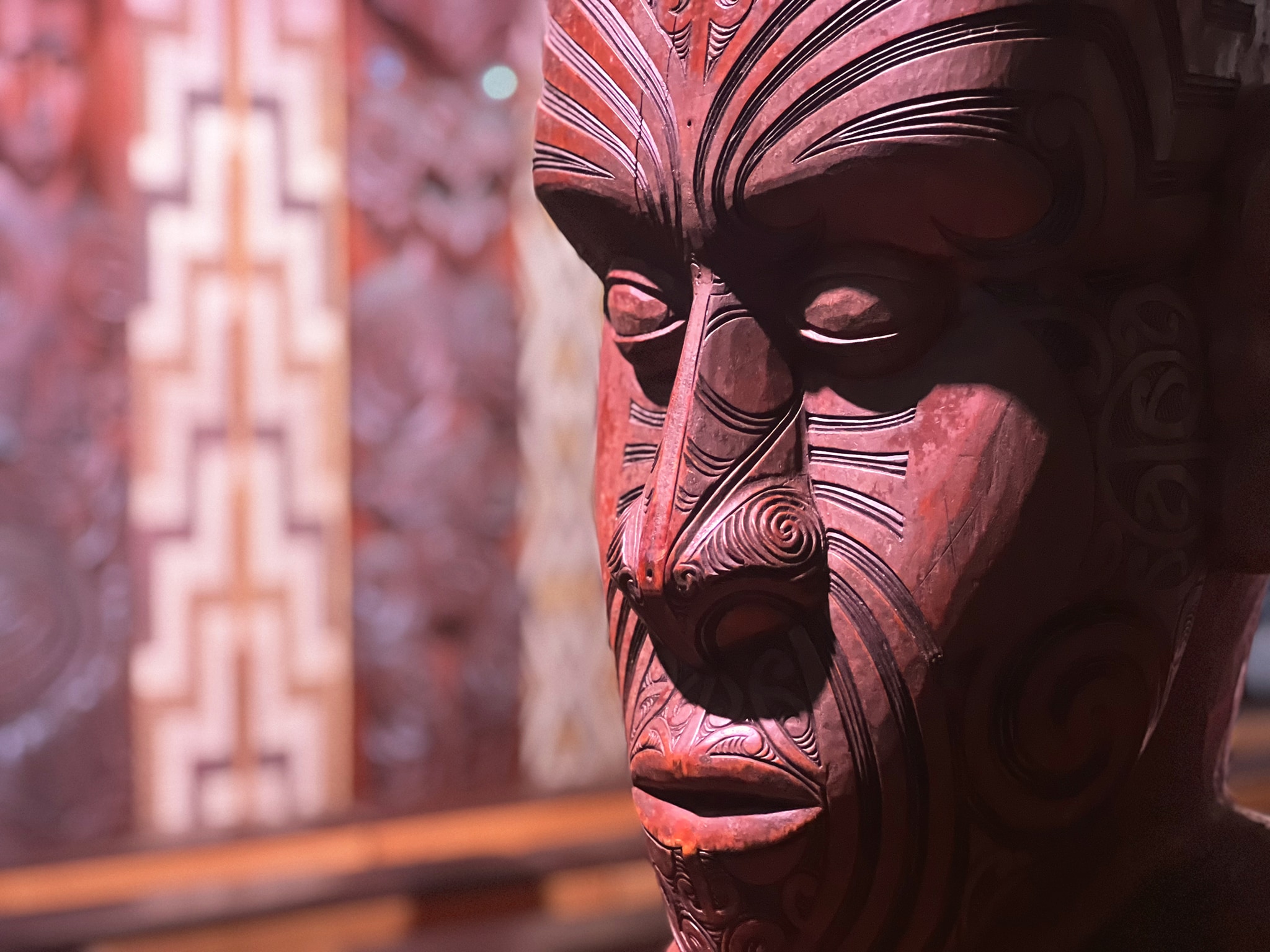 {"metadata_en_GB":{"alt-text":"Maori wood carving, New Zealand"},"metadata_de_DE":{"alt-text":"Maori wood carving, New Zealand"},"metadata_en_AU":{"alt-text":"Maori wood carving, New Zealand"},"metadata_en_US":{"alt-text":"Maori wood carving, New Zealand"}}