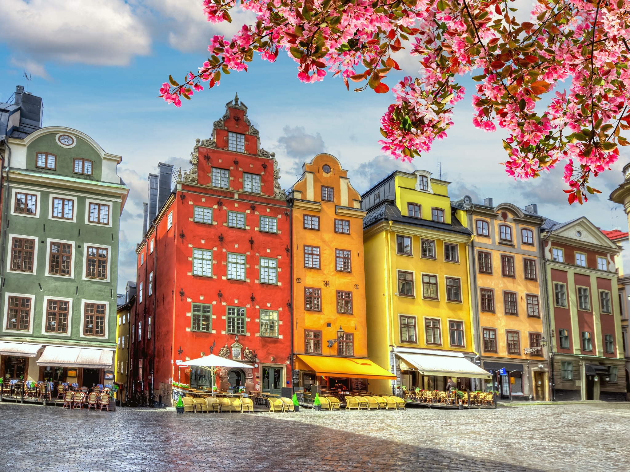 {"metadata_en_GB":{"alt-text":"Stortorget square in Stockholm old town (Gamla Stan) in spring, Sweden"},"metadata_en_AU":{"alt-text":"Stortorget square in Stockholm old town (Gamla Stan) in spring, Sweden"},"metadata_en_US":{"alt-text":"Stortorget square in Stockholm old town (Gamla Stan) in spring, Sweden"}}