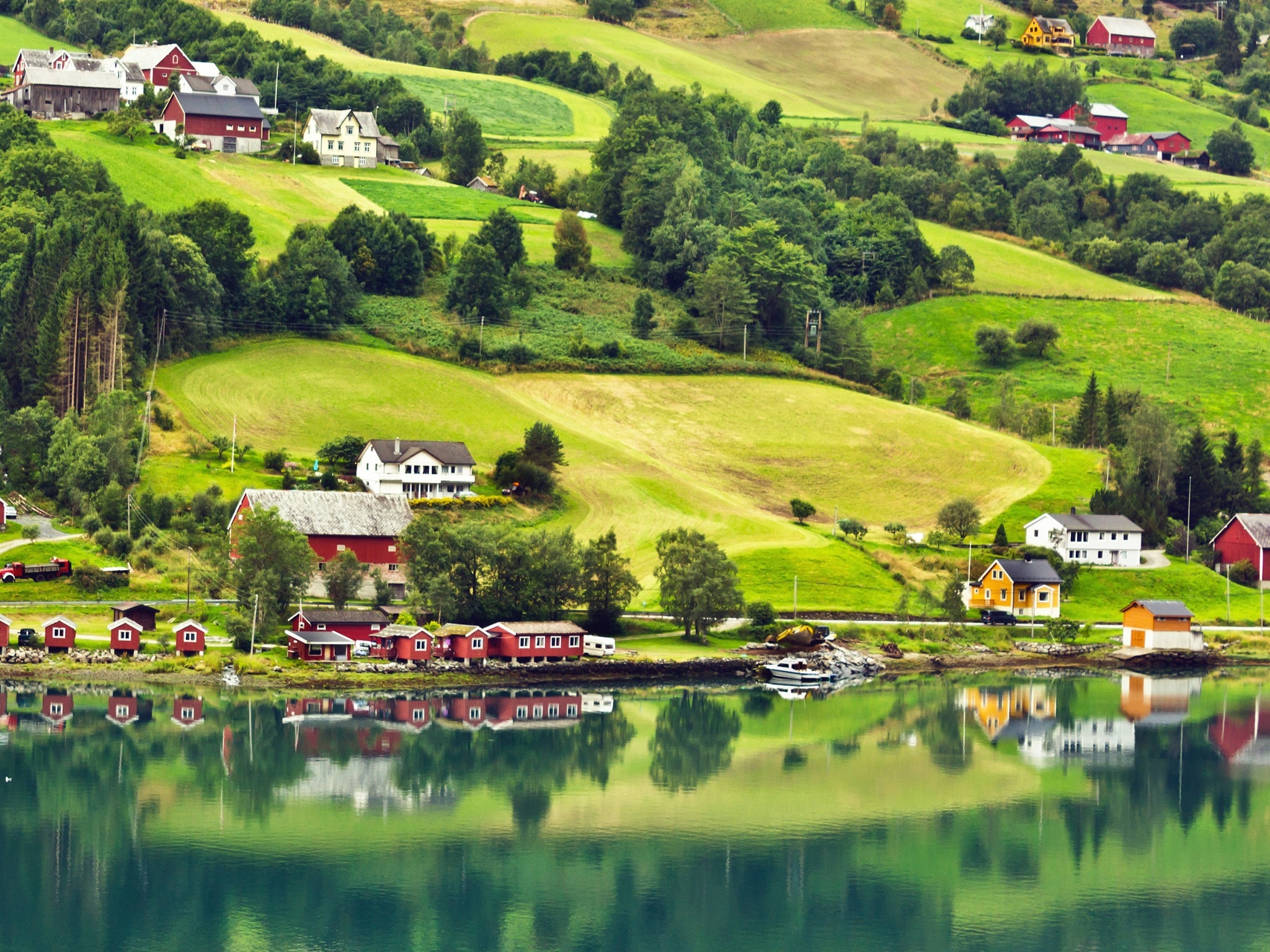 {"metadata_en_GB":{"alt-text":"Village Olden in Norwegian fjords, Norway"},"metadata_en_AU":{"alt-text":"Village Olden in Norwegian fjords, Norway"},"metadata_en_US":{"alt-text":"Village Olden in Norwegian fjords, Norway"}}
