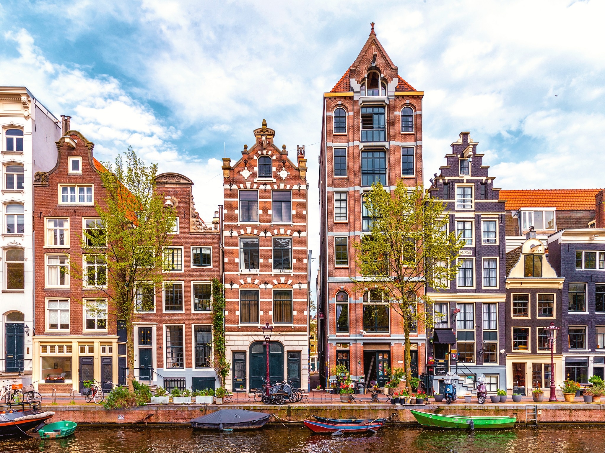 {"metadata_en_GB":{"alt-text":"Beautiful buildings in Amsterdam, the Netherlands, along the canal in springtime"},"metadata_en_AU":{"alt-text":"Beautiful buildings in Amsterdam, the Netherlands, along the canal in springtime"},"metadata_en_US":{"alt-text":"Beautiful buildings in Amsterdam, the Netherlands, along the canal in springtime"}}