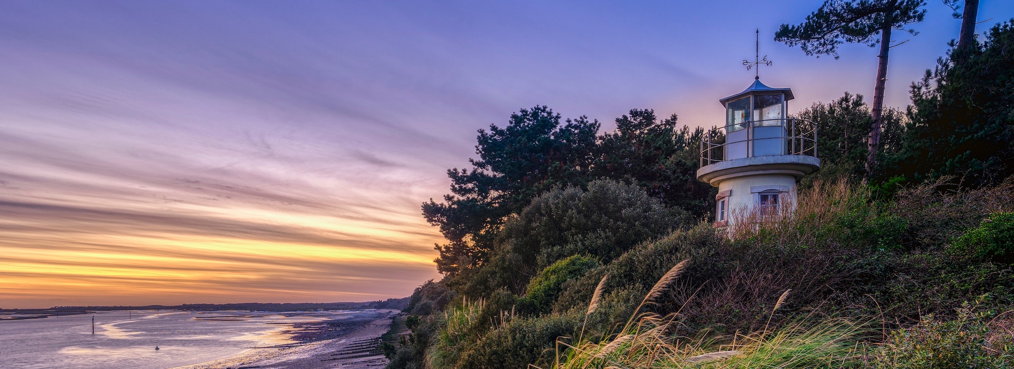 {"metadata_en_GB":{"alt-text":"Sea view at dusk along the coast from Southampton, England"},"metadata_en_AU":{"alt-text":"Sea view at dusk along the coast from Southampton, England"},"metadata_en_US":{"alt-text":"Sea view at dusk along the coast from Southampton, England"}}
