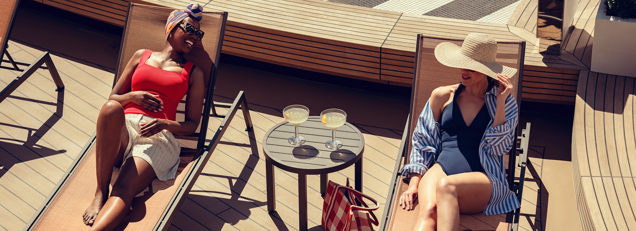 {"metadata_en_GB":{"alt-text":"Guests relax beside Queen Anne's Panorama Pool"},"metadata_de_DE":{"alt-text":"Guests relax beside Queen Anne's Panorama Pool"},"metadata_en_AU":{"alt-text":"Guests relax beside Queen Anne's Panorama Pool"},"metadata_en_US":{"alt-text":"Guests relax beside Queen Anne's Panorama Pool"}}