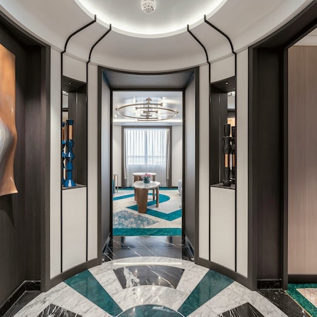 Grand Suite lobby on Queen Anne