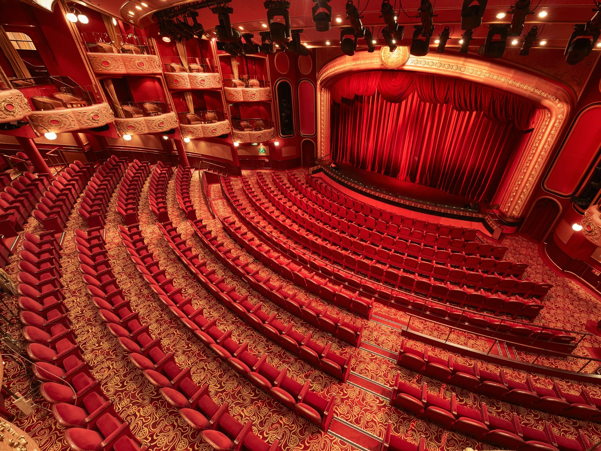 {"metadata_en_GB":{"alt-text":"The Royal Court Theatre on board Queen Victoria"},"metadata_de_DE":{"alt-text":"The Royal Court Theatre on board Queen Victoria"},"metadata_en_AU":{"alt-text":"The Royal Court Theatre on board Queen Victoria"},"metadata_en_US":{"alt-text":"The Royal Court Theatre on board Queen Victoria"}}