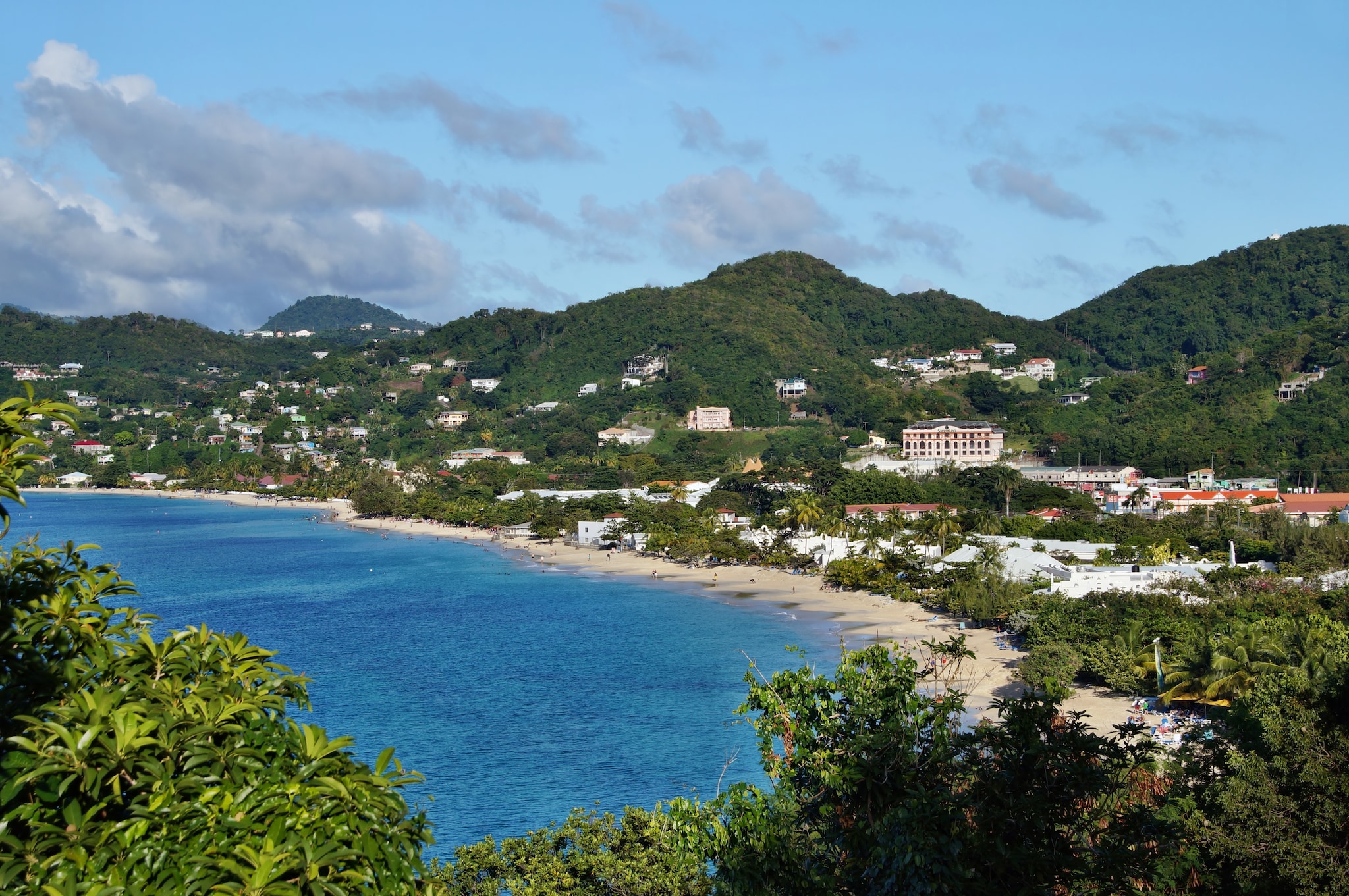 {"metadata_en_GB":{"alt-text":"View of a jungle-lined bay in Grenada, Caribbean"},"metadata_en_AU":{"alt-text":"View of a jungle-lined bay in Grenada, Caribbean"},"metadata_en_US":{"alt-text":"View of a jungle-lined bay in Grenada, Caribbean"}}