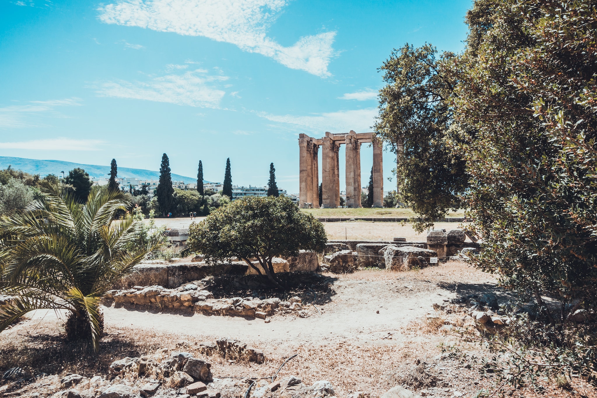 {"metadata_en_GB":{"alt-text":"Scenic view of the remains of the Temple of Olympian Zeus (Olympieion) located in Athens, Greece. "},"metadata_de_DE":{"alt-text":"Malerische Ansicht der Überreste des Tempels des Olympischen Zeus (Olympieion) in Athen, Griechenland."},"metadata_en_AU":{"alt-text":"Scenic view of the remains of the Temple of Olympian Zeus (Olympieion) located in Athens, Greece. "},"metadata_en_US":{"alt-text":"Scenic view of the remains of the Temple of Olympian Zeus (Olympieion) located in Athens, Greece. "}}