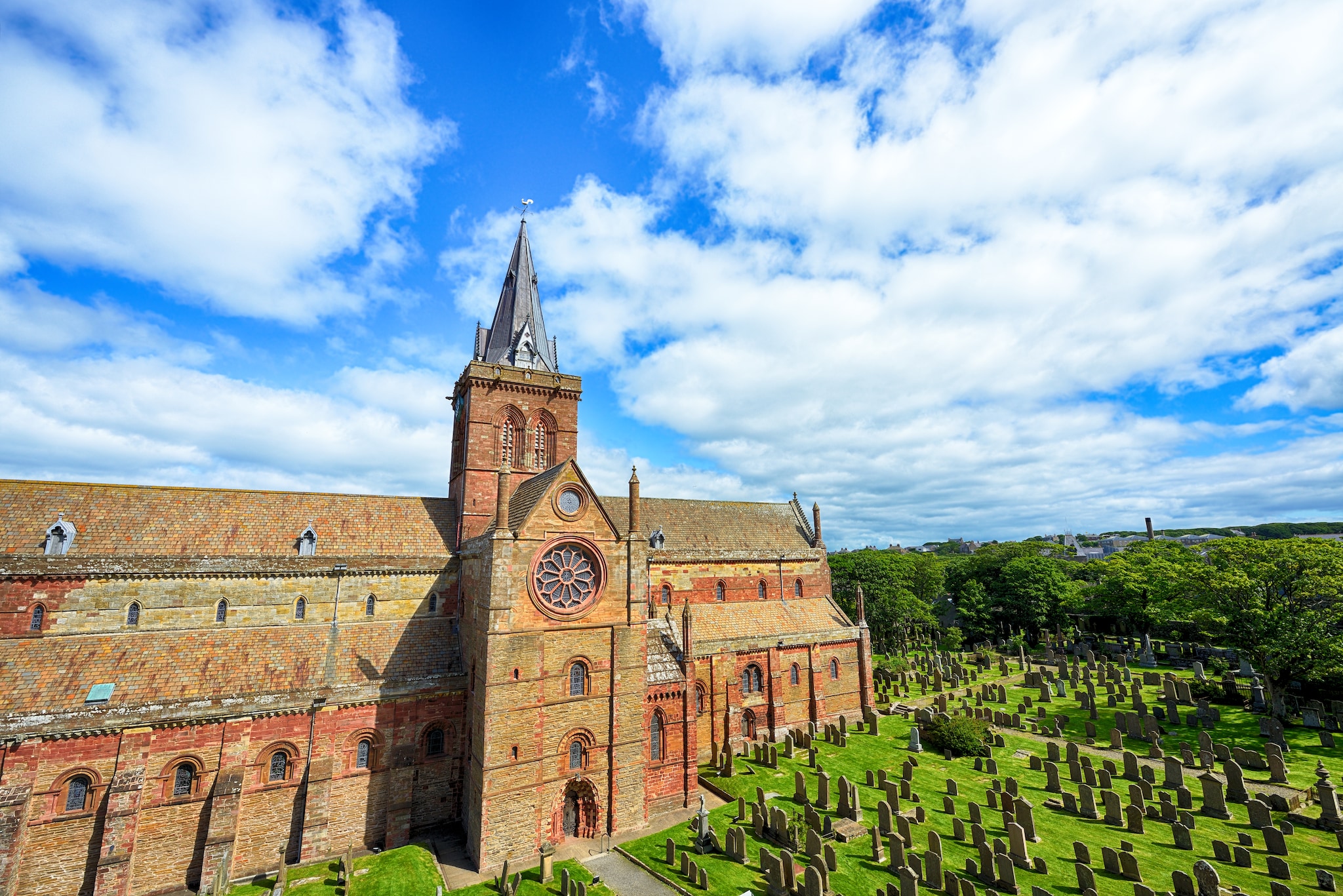 {"metadata_en_GB":{"alt-text":"View of St Magnus Cathedral, a historic cathedral located in Kirkwall, Orkney, Scotland. "},"metadata_de_DE":{"alt-text":"Blick auf die St. Magnus Kathedrale, eine historische Kathedrale in Kirkwall, Orkney, Schottland."},"metadata_en_AU":{"alt-text":"View of St Magnus Cathedral, a historic cathedral located in Kirkwall, Orkney, Scotland. "},"metadata_en_US":{"alt-text":"View of St Magnus Cathedral, a historic cathedral located in Kirkwall, Orkney, Scotland. "}}