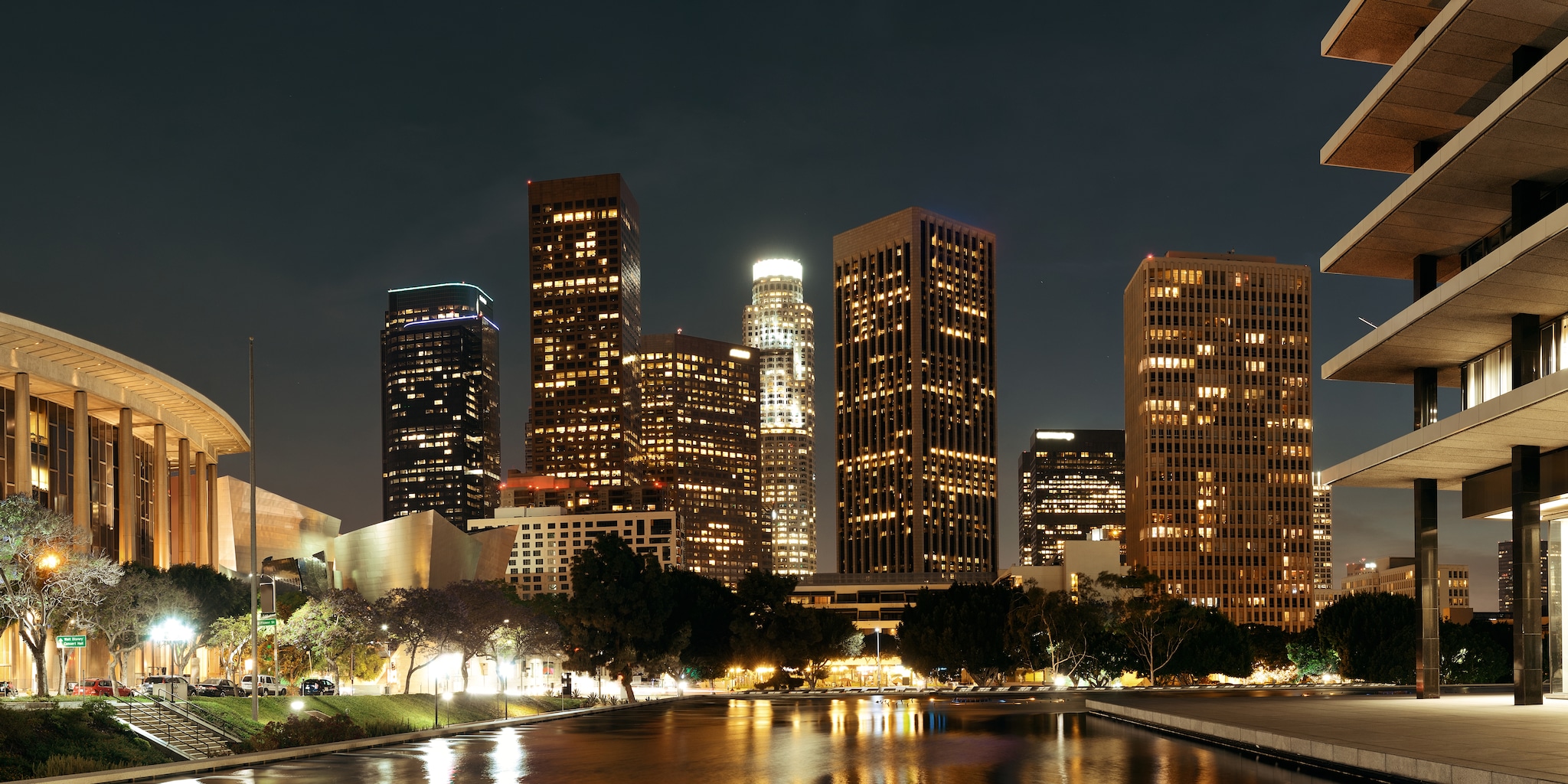 {"metadata_en_GB":{"alt-text":"Scenic night view of the Los Angeles skyline in California, USA."},"metadata_de_DE":{"alt-text":"Malerische Nachtansicht der Skyline von Los Angeles in Kalifornien, USA."},"metadata_en_AU":{"alt-text":"Scenic night view of the Los Angeles skyline in California, USA."},"metadata_en_US":{"alt-text":"Scenic night view of the Los Angeles skyline in California, USA."}}