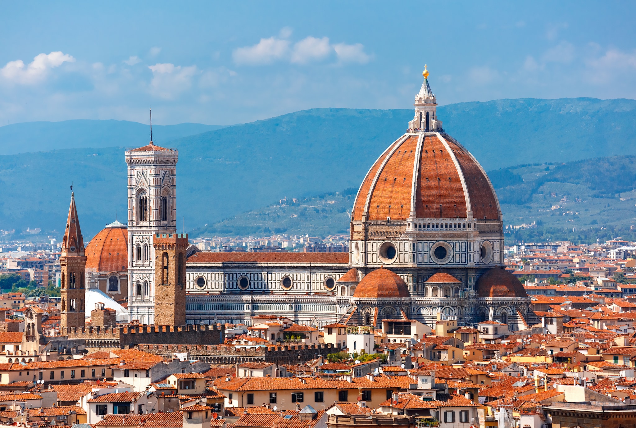 {"metadata_en_GB":{"alt-text":"Scenic view of the Florence Cathedral (Duomo di Firenze), Florence, Italy, formally known as the Cathedral of Saint Mary of the Flower."},"metadata_de_DE":{"alt-text":"Malerischer Blick auf den Dom von Florenz (Duomo di Firenze), Florenz, Italien, offiziell bekannt als Kathedrale Santa Maria del Fiore."},"metadata_en_AU":{"alt-text":"Scenic view of the Florence Cathedral (Duomo di Firenze), Florence, Italy, formally known as the Cathedral of Saint Mary of the Flower."},"metadata_en_US":{"alt-text":"Scenic view of the Florence Cathedral (Duomo di Firenze), Florence, Italy, formally known as the Cathedral of Saint Mary of the Flower."}}