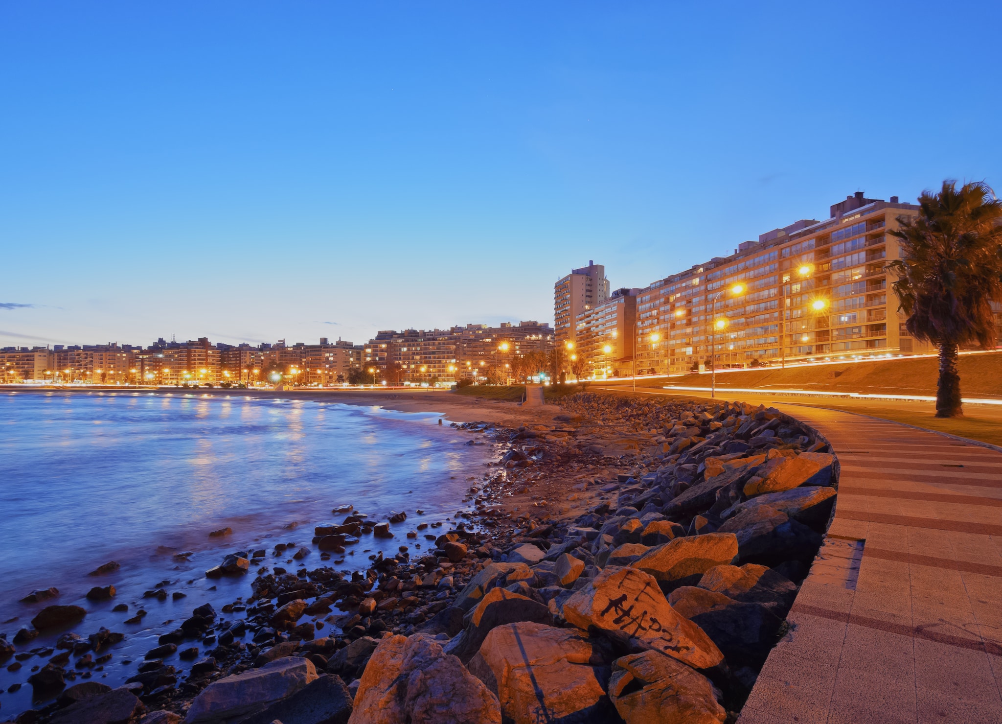 {"metadata_en_GB":{"alt-text":"Montevideo's seafront promenade at dusk"},"metadata_en_AU":{"alt-text":"Montevideo's seafront promenade at dusk"},"metadata_en_US":{"alt-text":"Montevideo's seafront promenade at dusk"}}