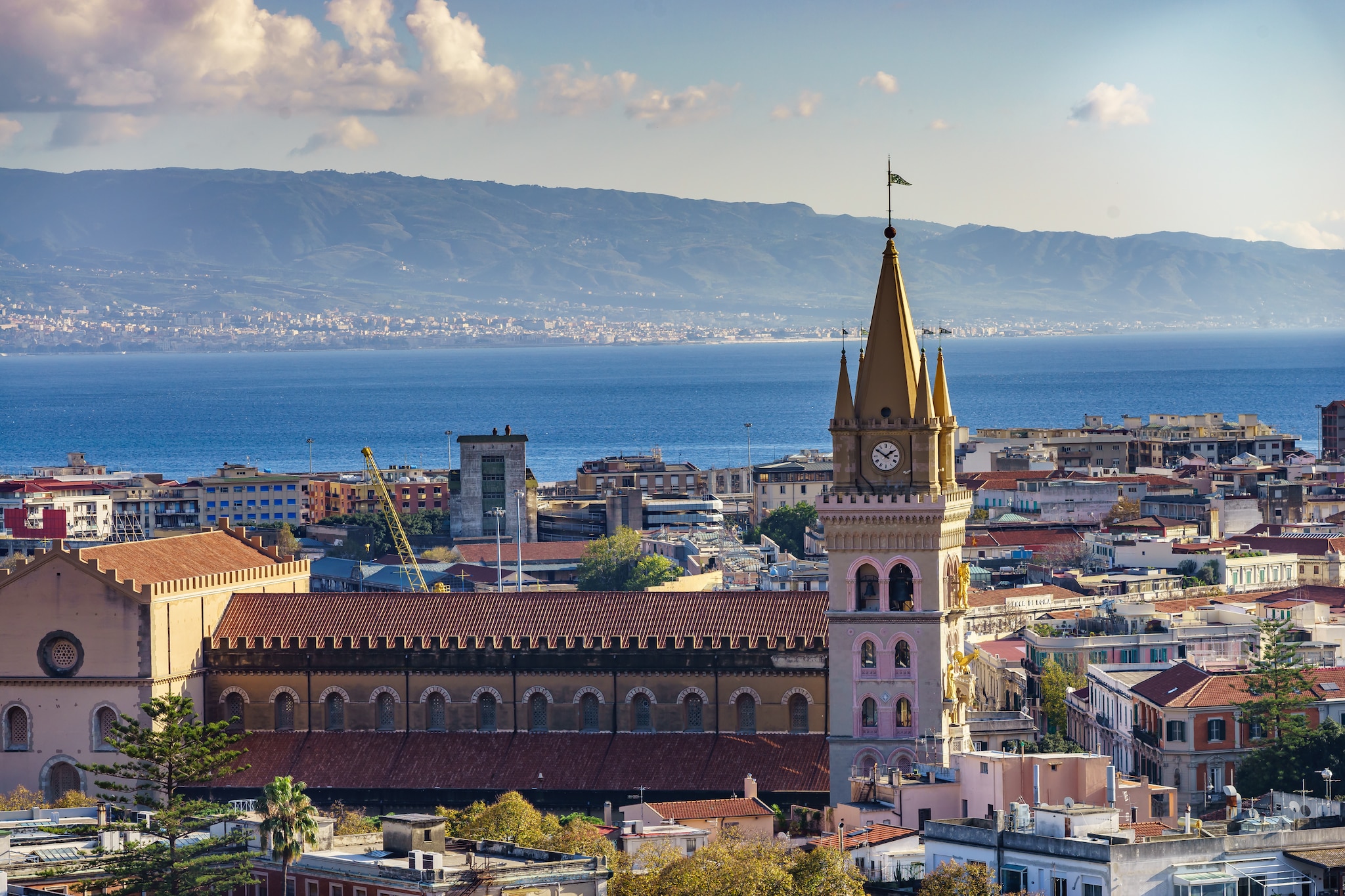 {"metadata_en_GB":{"alt-text":"Messina Strait, Italy - Mediterranean cruises"},"metadata_en_AU":{"alt-text":"Messina Strait, Italy - Mediterranean cruises"},"metadata_en_US":{"alt-text":"Messina Strait, Italy - Mediterranean cruises"}}