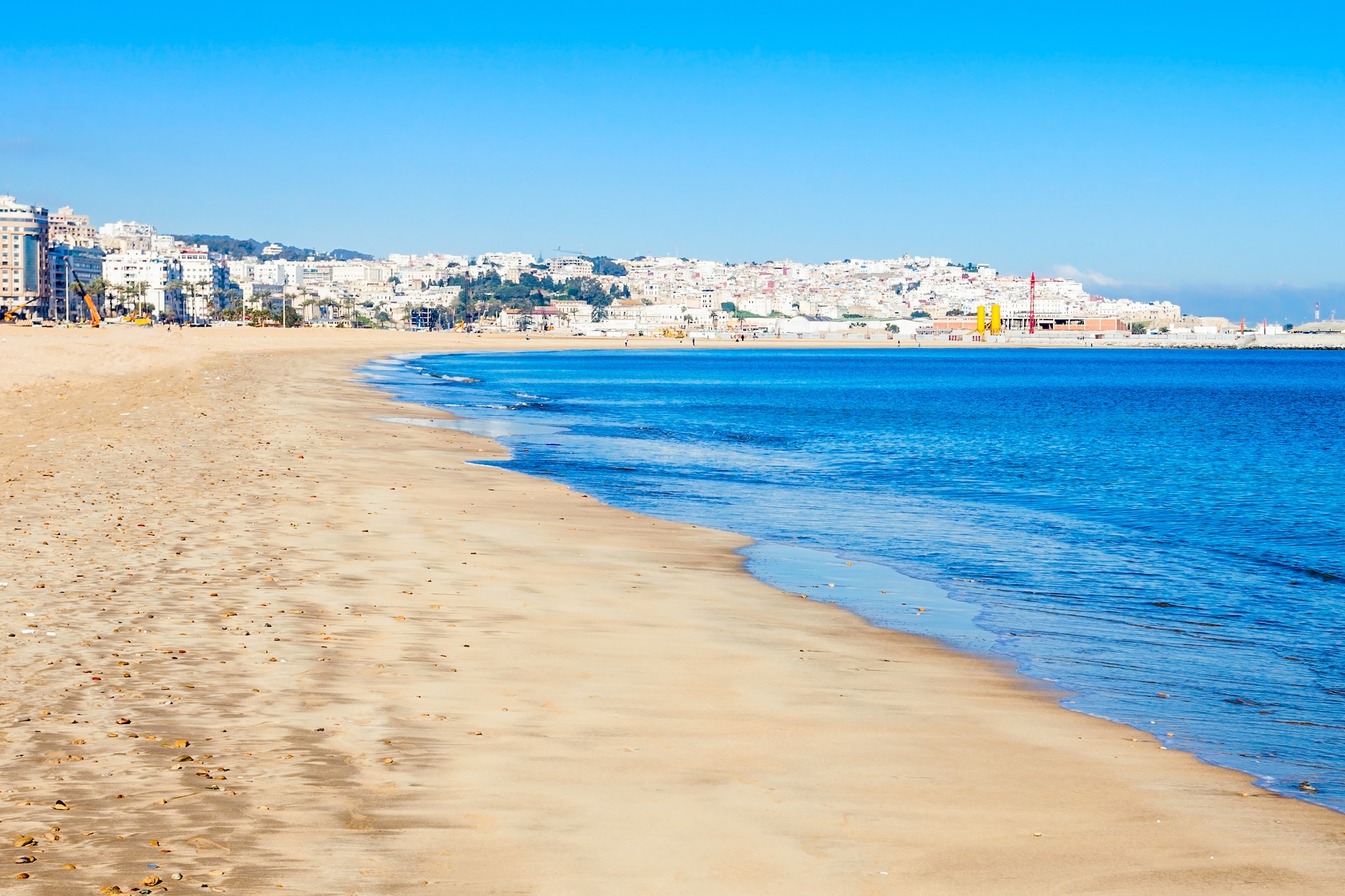 {"metadata_en_GB":{"alt-text":"Scenic view of the Tangier beach coastline in Morocco, located at the intersection of the Atlantic Ocean and the Mediterranean Sea."},"metadata_de_DE":{"alt-text":"Malerische Aussicht auf die Küste von Tanger in Marokko, am Schnittpunkt von Atlantischem Ozean und Mittelmeer."},"metadata_en_AU":{"alt-text":"Scenic view of the Tangier beach coastline in Morocco, located at the intersection of the Atlantic Ocean and the Mediterranean Sea."},"metadata_en_US":{"alt-text":"Scenic view of the Tangier beach coastline in Morocco, located at the intersection of the Atlantic Ocean and the Mediterranean Sea."},"metadata_ja_JP":{"alt-text":"Taiseiyō to Chichūkai no kōsaten ni ichi suru Morokko no tanjīrubīchi no Kaigansen no utsukushī keshiki."}}