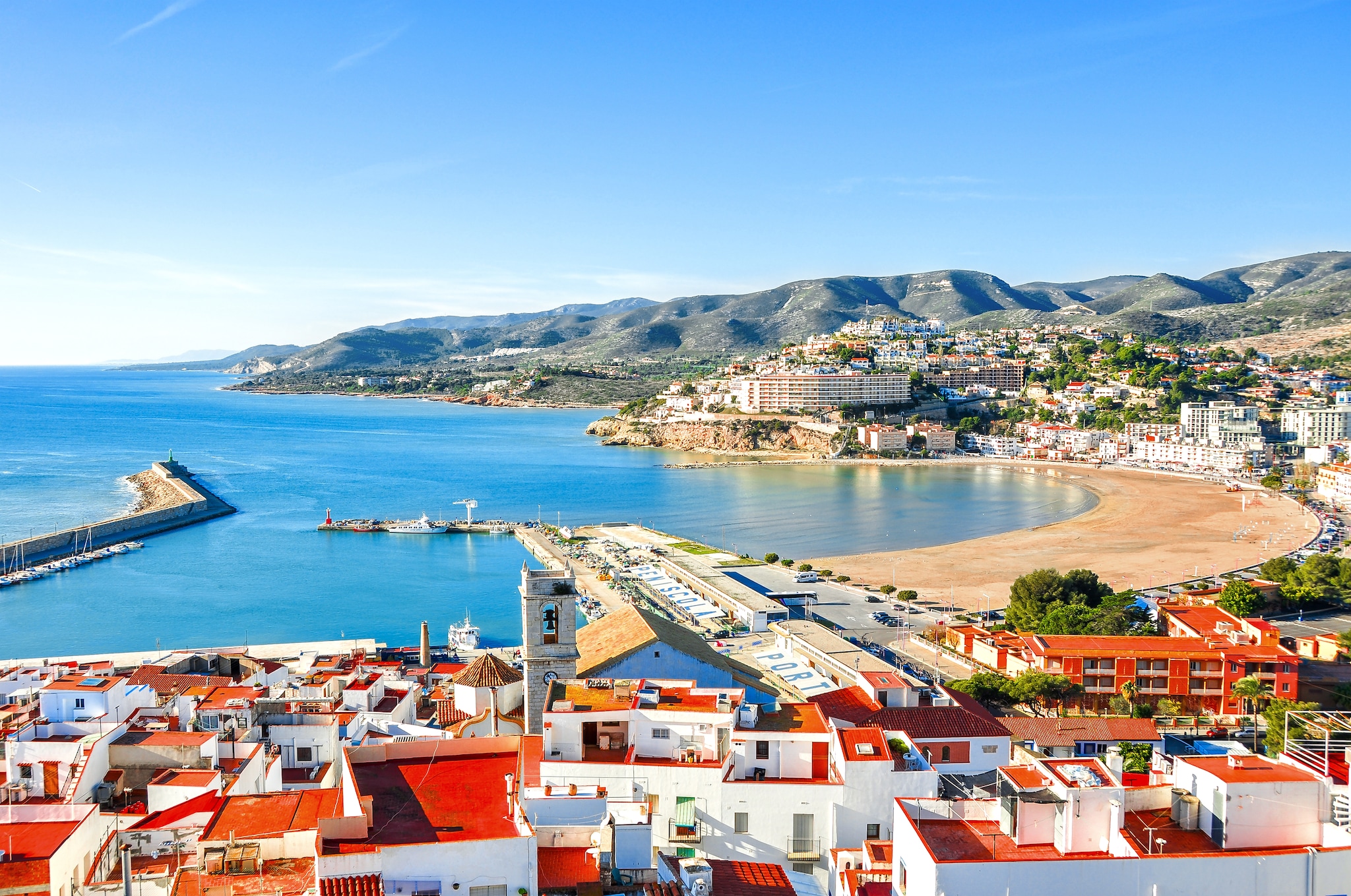 {"metadata_en_GB":{"alt-text":"Scenic view of Peñíscola, a coastal town located in the province of Castellón within the Valencia region of Spain."},"metadata_de_DE":{"alt-text":"Malerische Ansicht von Peñíscola, einer Küstenstadt in der Provinz Castellón in der Region Valencia in Spanien."},"metadata_en_AU":{"alt-text":"Scenic view of Peñíscola, a coastal town located in the province of Castellón within the Valencia region of Spain."},"metadata_en_US":{"alt-text":"Scenic view of Peñíscola, a coastal town located in the province of Castellón within the Valencia region of Spain."}}