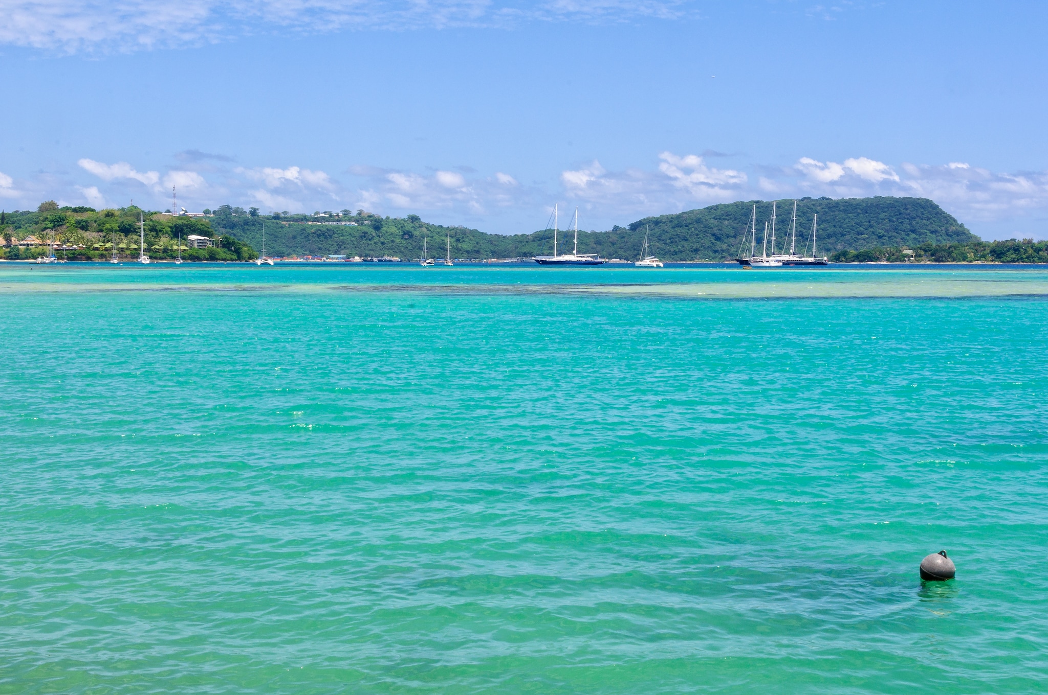 {"metadata_en_GB":{"alt-text":"Sailing yachts in Port Vila harbour"},"metadata_de_DE":{"alt-text":"Segelyachten im Hafen von Port Vila"},"metadata_en_AU":{"alt-text":"Sailing yachts in Port Vila harbour"},"metadata_en_US":{"alt-text":"Sailing yachts in Port Vila harbor"}}