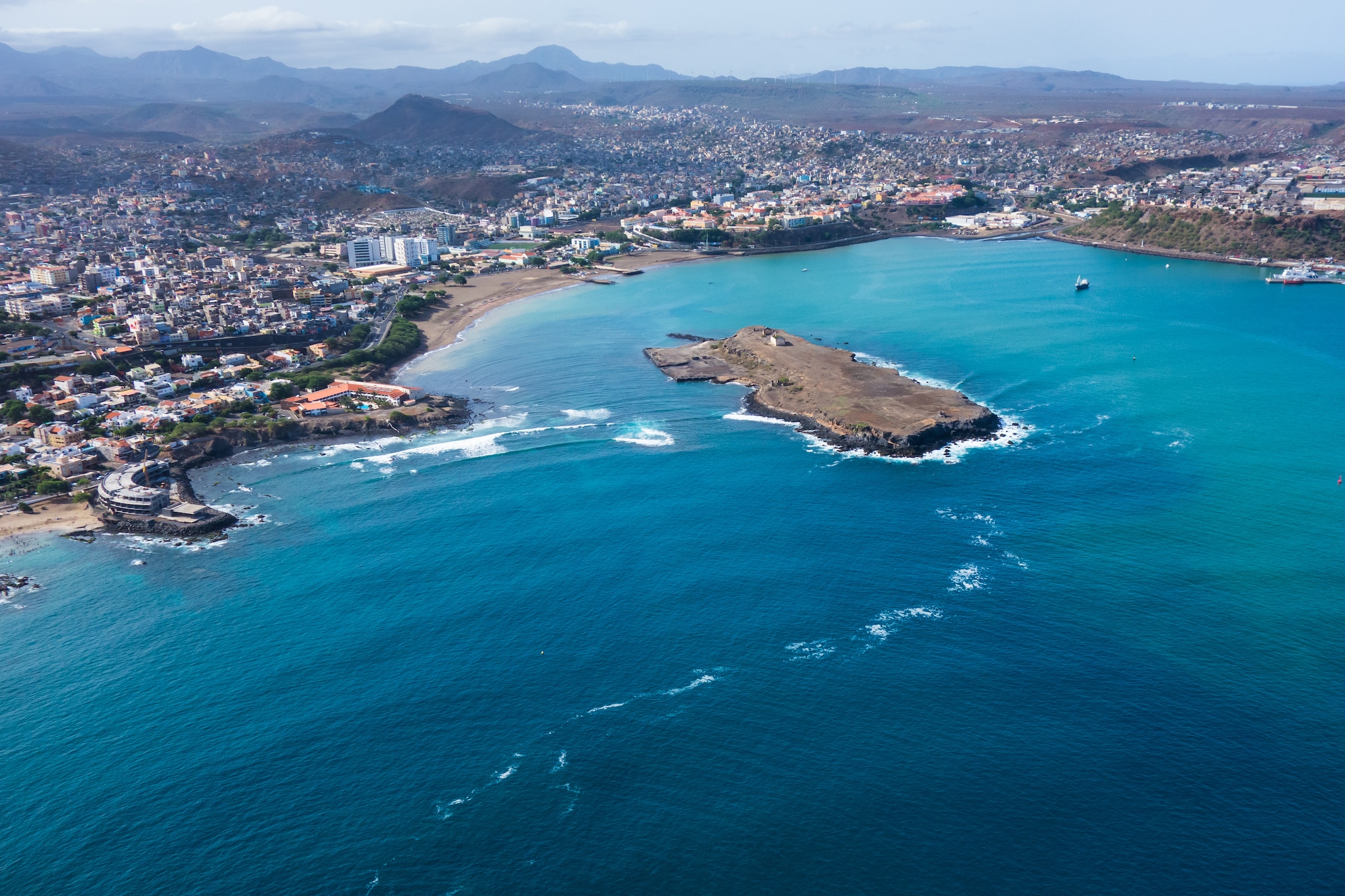 {"metadata_en_GB":{"alt-text":"This aerial view captures the city of Praia, the capital of Cape Verde, located on Santiago Island. "},"metadata_de_DE":{"alt-text":"Diese Luftaufnahme zeigt die Stadt Praia, die Hauptstadt von Kap Verde, die auf der Insel Santiago liegt."},"metadata_en_AU":{"alt-text":"This aerial view captures the city of Praia, the capital of Cape Verde, located on Santiago Island. "},"metadata_en_US":{"alt-text":"This aerial view captures the city of Praia, the capital of Cape Verde, located on Santiago Island. "}}