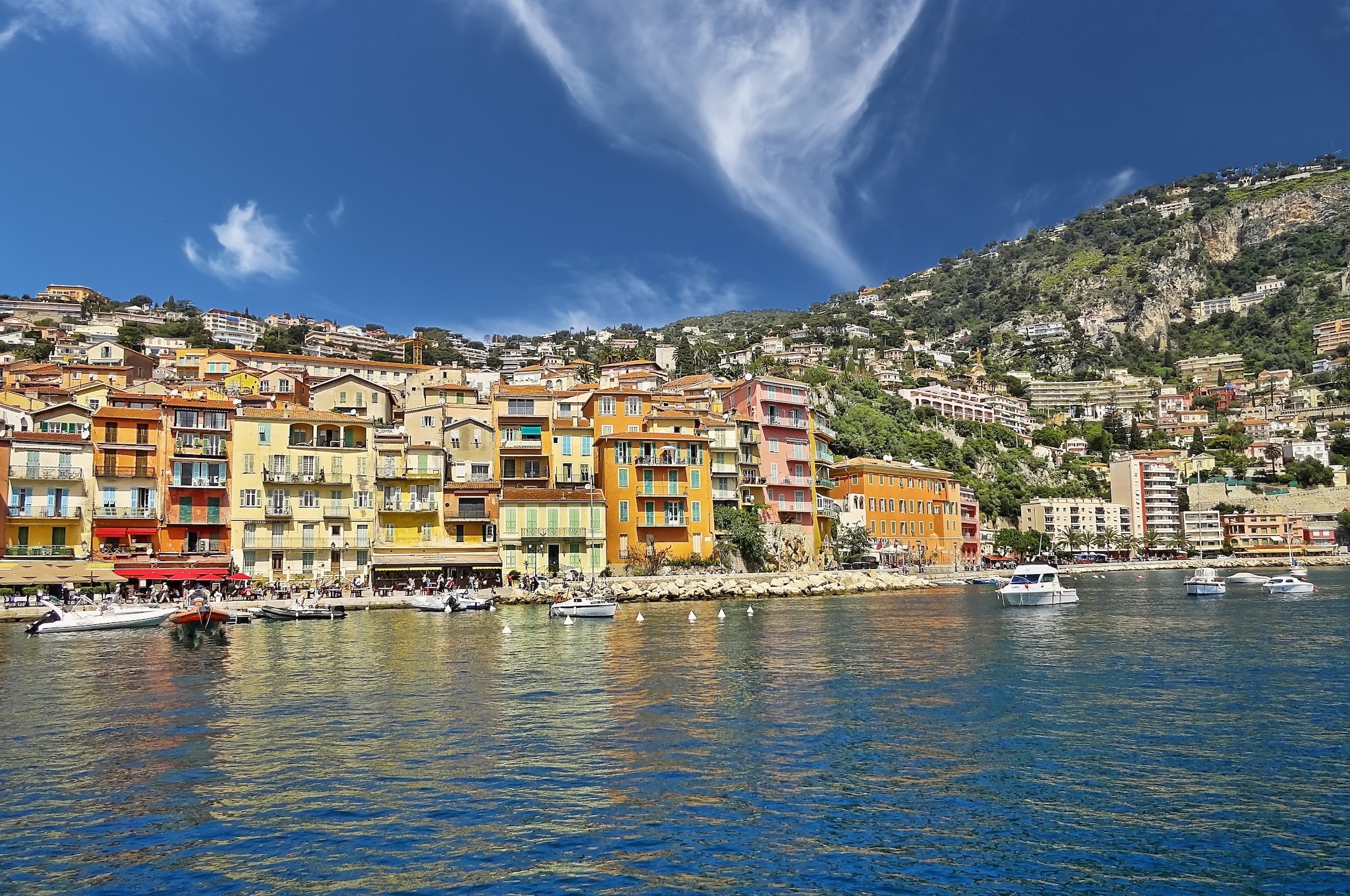 {"metadata_en_GB":{"alt-text":"Scenic view of the seaside town of Villefranche-sur-Mer on the French Riviera. "},"metadata_de_DE":{"alt-text":"Malerische Ansicht der Küstenstadt Villefranche-sur-Mer an der französischen Riviera."},"metadata_en_AU":{"alt-text":"Scenic view of the seaside town of Villefranche-sur-Mer on the French Riviera. "},"metadata_en_US":{"alt-text":"Scenic view of the seaside town of Villefranche-sur-Mer on the French Riviera. "}}