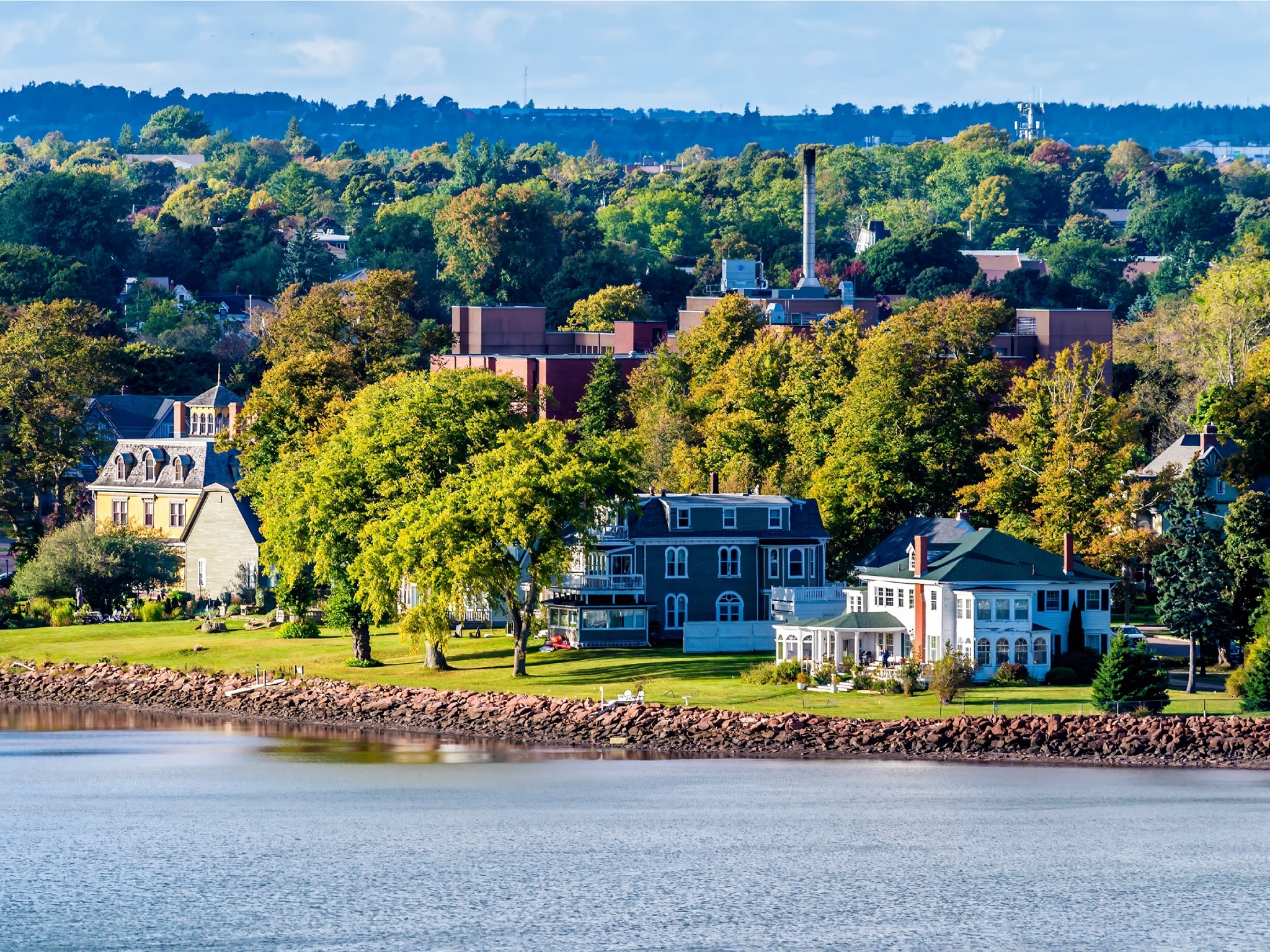 {"metadata_en_GB":{"alt-text":"View of the city of Charlottetown on Prince Edward Island, Canada. "},"metadata_de_DE":{"alt-text":"Blick auf die Stadt Charlottetown auf Prince Edward Island, Kanada."},"metadata_en_AU":{"alt-text":"View of the city of Charlottetown on Prince Edward Island, Canada. "},"metadata_en_US":{"alt-text":"View of the city of Charlottetown on Prince Edward Island, Canada. "}}