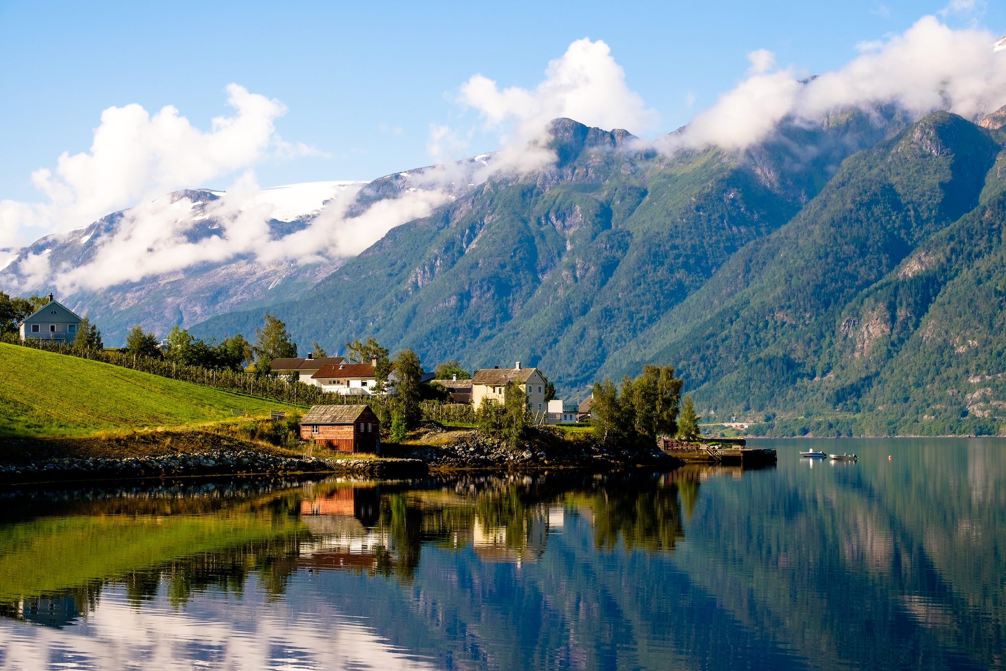 {"metadata_en_GB":{"alt-text":"Scenic view of the Hardangerfjord in Norway, particularly near the village of Lofthus in Ullensvang municipality. "},"metadata_de_DE":{"alt-text":"Malerische Aussicht auf den Hardangerfjord in Norwegen, insbesondere in der Nähe des Dorfes Lofthus in der Gemeinde Ullensvang."},"metadata_en_AU":{"alt-text":"Scenic view of the Hardangerfjord in Norway, particularly near the village of Lofthus in Ullensvang municipality. "},"metadata_en_US":{"alt-text":"Scenic view of the Hardangerfjord in Norway, particularly near the village of Lofthus in Ullensvang municipality. "}}