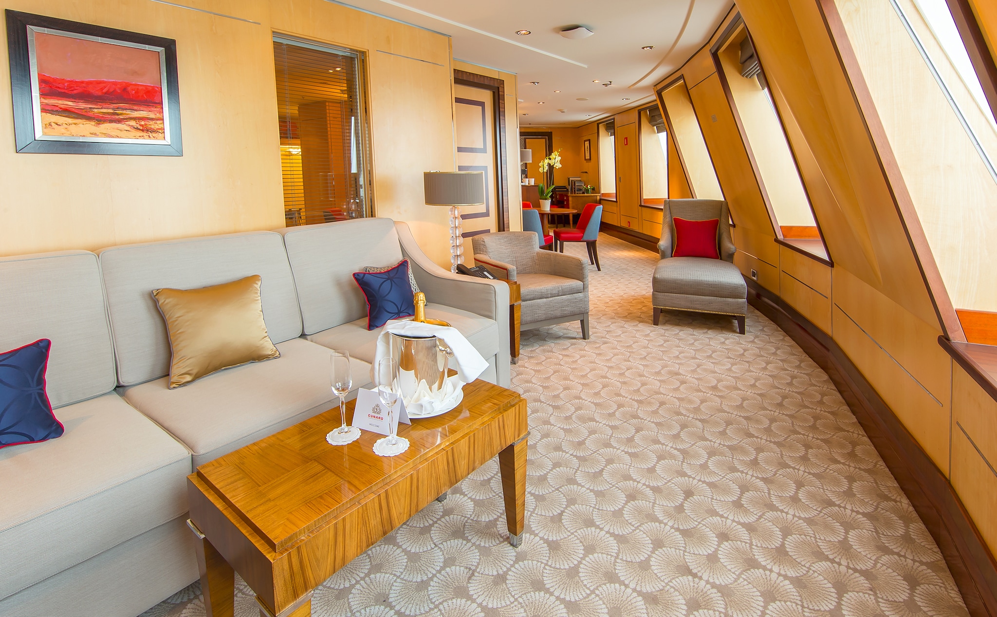 {"metadata_en_GB":{"alt-text":"Living area in a Q3 Royal Queens Grill Suite on Queen Mary 2, showing sofa, front-of-ship views and dining area"},"metadata_en_AU":{"alt-text":"Living area in a Q3 Royal Queens Grill Suite on Queen Mary 2, showing sofa, front-of-ship views and dining area"},"metadata_en_US":{"alt-text":"Living area in a Q3 Royal Queens Grill Suite on Queen Mary 2, showing sofa, front-of-ship views and dining area"}}