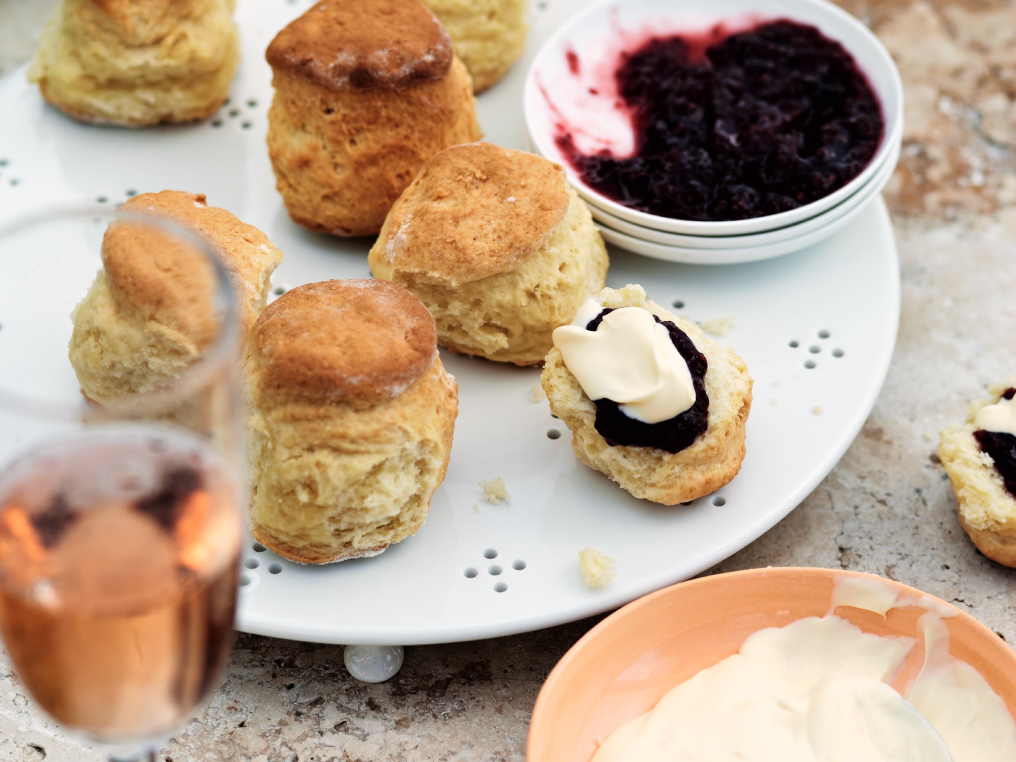 {"metadata_en_GB":{"alt-text":"Lemonade scones"},"metadata_en_AU":{"alt-text":"Lemonade scones"},"metadata_en_US":{"alt-text":"Lemonade scones"}}