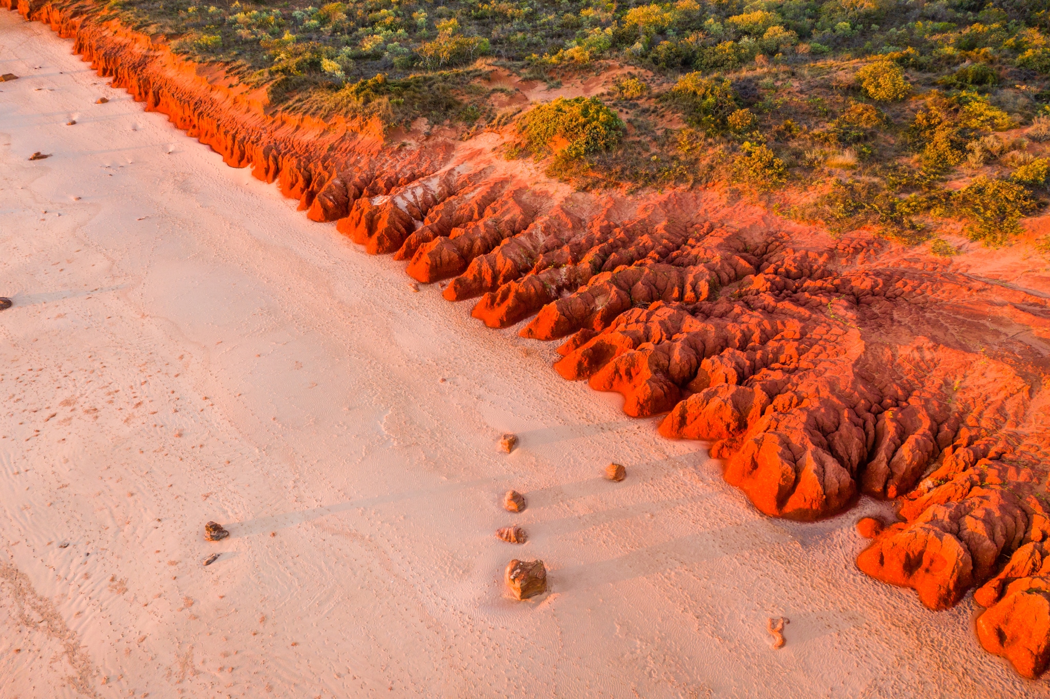 {"metadata_en_GB":{"alt-text":"Broome, Australia"},"metadata_en_AU":{"alt-text":"Broome, Australia"},"metadata_en_US":{"alt-text":"Broome, Australia"}}
