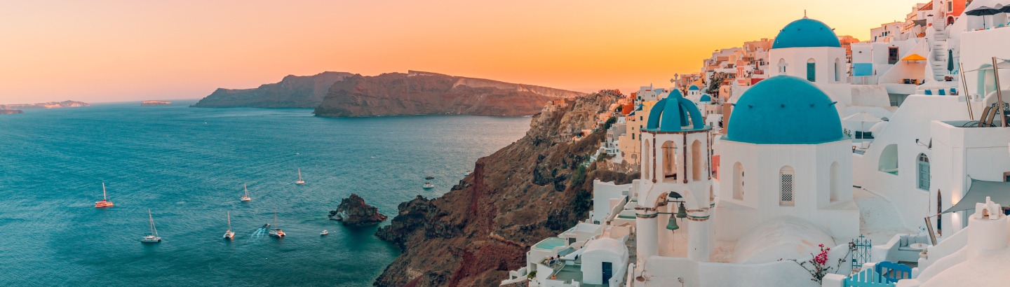 {"metadata_en_GB":{"alt-text":"The famous landscape of Santorini island, Oia, in Greece."},"metadata_de_DE":{"alt-text":"Die berühmte Landschaft der Insel Santorini, Oia, in Griechenland."},"metadata_en_AU":{"alt-text":"The famous landscape of Santorini island, Oia, in Greece."},"metadata_en_US":{"alt-text":"The famous landscape of Santorini island, Oia, in Greece."}}