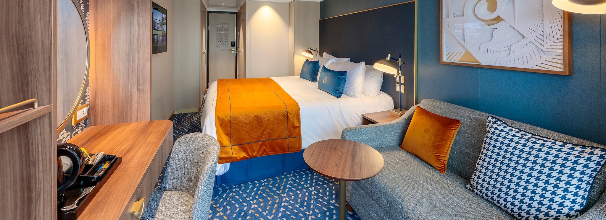 {"metadata_en_GB":{"alt-text":"Britannia Balcony stateroom on board Queen Anne"},"metadata_en_AU":{"alt-text":"Britannia Balcony stateroom on board Queen Anne"},"metadata_en_US":{"alt-text":"Britannia Balcony stateroom on board Queen Anne"}}