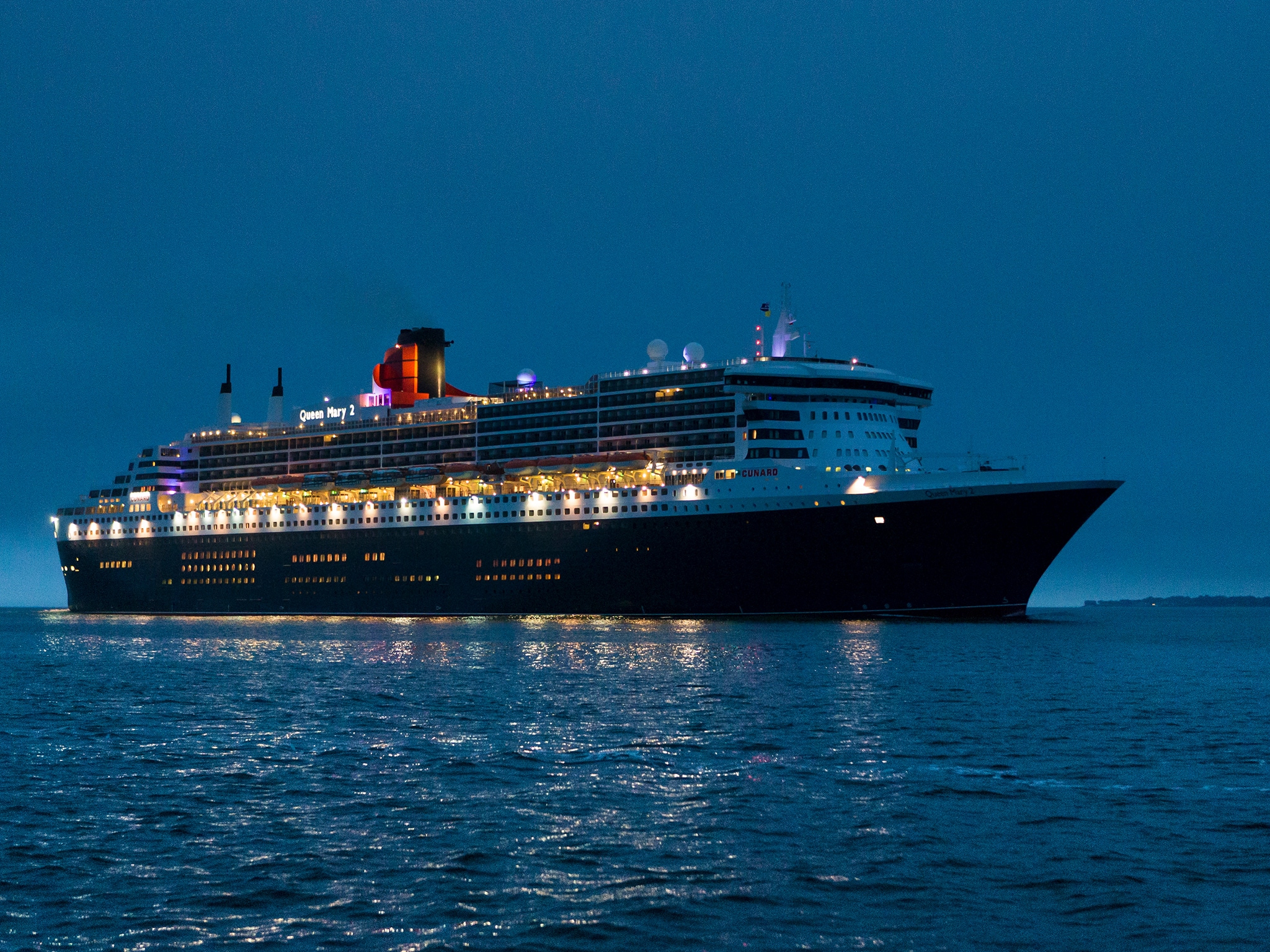 {"metadata_en_GB":{"alt-text":"QM2 in Southampton Water in the evening"},"metadata_de_DE":{"alt-text":"QM2 im Southampton Water am Abend"},"metadata_en_AU":{"alt-text":"QM2 in Southampton Water in the evening"},"metadata_en_US":{"alt-text":"QM2 in Southampton Water in the evening"}}